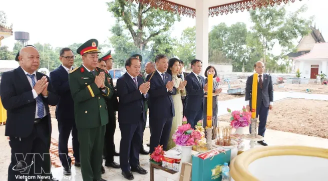 Vietnam pays tribute to fallen heroes in Laos on War Invalids and Martyrs' Day