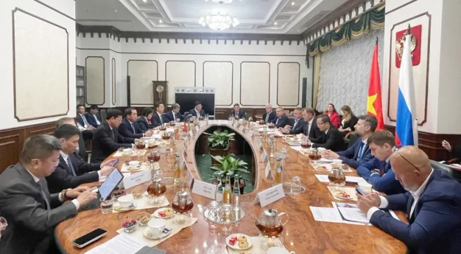 Hanoi, Moscow seek to develop more friendship, investment projects