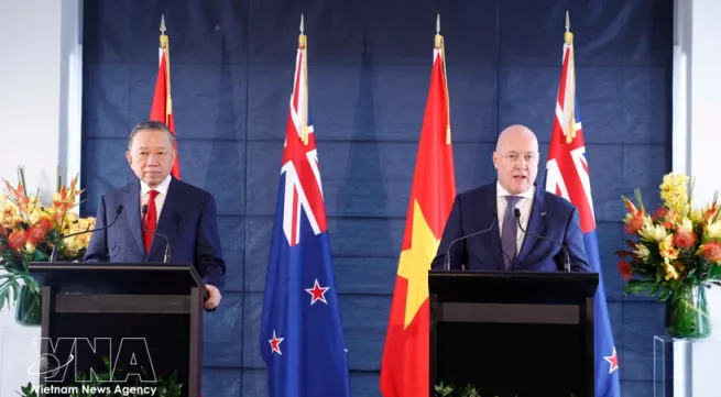 Vietnam, New Zealand leaders witness exchange of cooperation documents