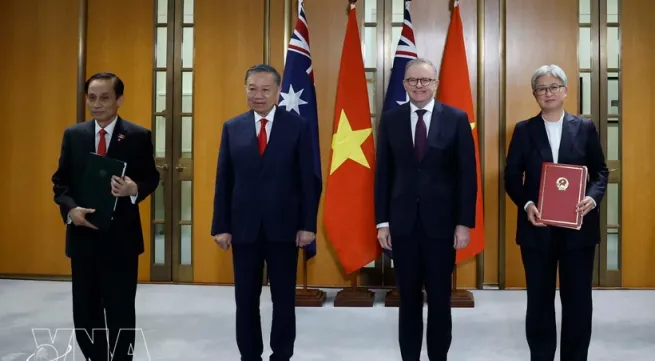 Vietnamese, Australian leaders witness exchange of cooperation documents