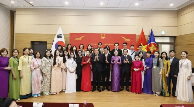 NA President meets Vietnamese community in RoK