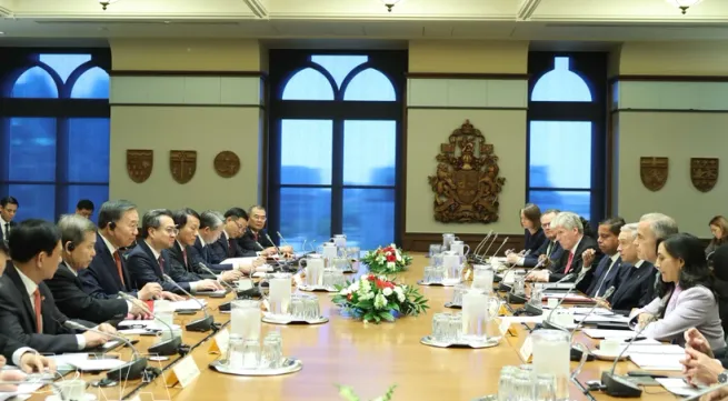 Top leader holds talks with Canadian Prime Minister