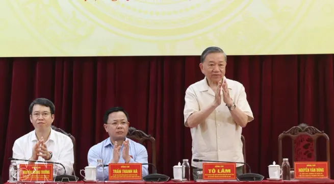 Top leader requests Hanoi to develop rapidly, ensure quality, identity and better livability