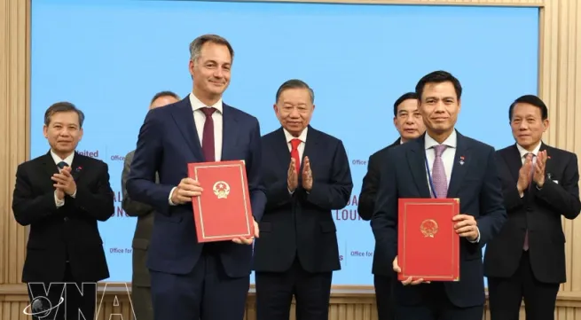 Vietnam exchanges cooperation documents with UN development agencies