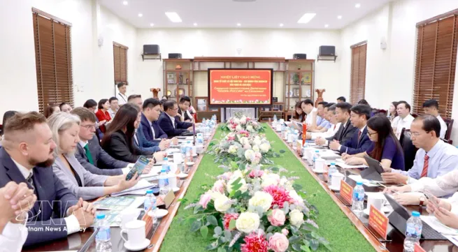 Phu Tho courts Russian investors in vocational training, trade