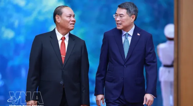 Vietnam gives top priority to relations with Laos: PM