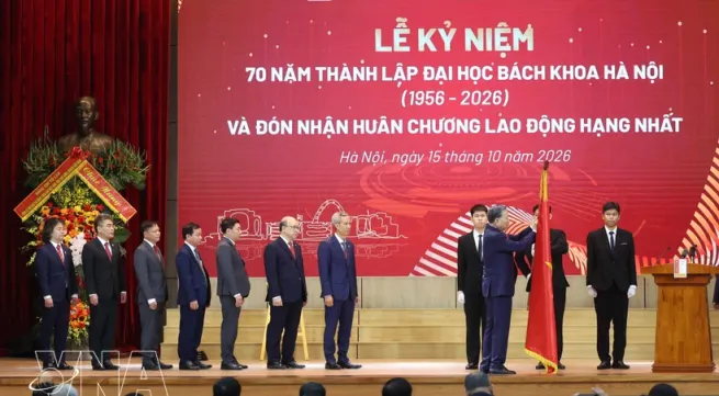 Top leader asks Hanoi University of Science and Technology to become leading research university