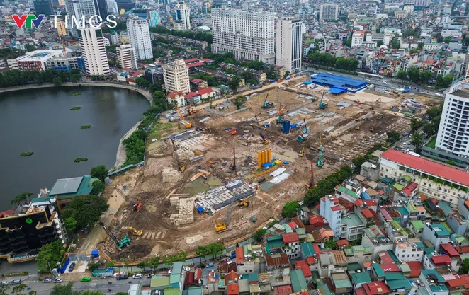 Cận cảnh công trường thi công dự án trên 'đất vàng' phố Giảng Võ (Hà Nội)