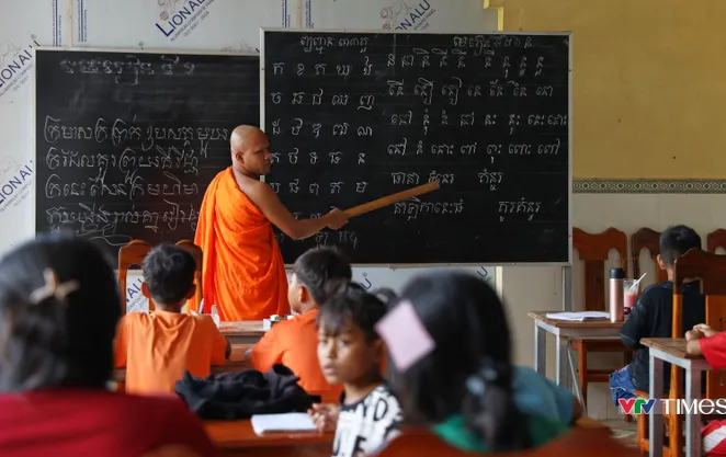 Mở lớp học miễn phí dạy chữ Khmer - nét đẹp ở chùa Nam Tông