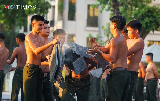 Mãn nhãn màn trình diễn kỹ thuật cao của lực lượng Công an nhân dân