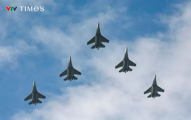 Cận cảnh các biên đội máy bay hợp luyện lần 2 trên bầu trời Hà Nội