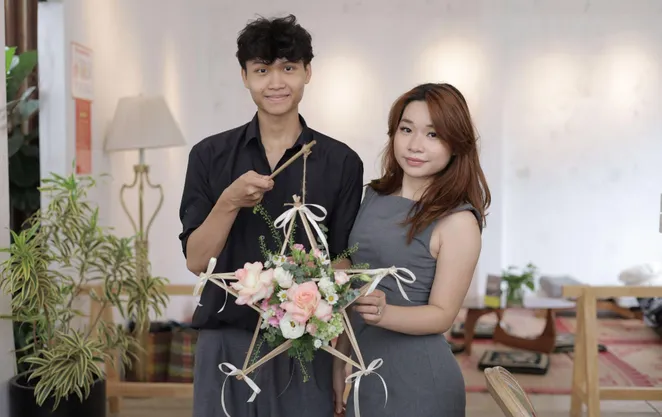 Độc đáo lồng đèn hoa tươi đón Trung thu