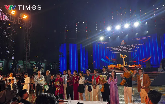 Những dự án điện ảnh mới được hé lộ trong cuộc giao lưu dưới mưa cùng khán giả