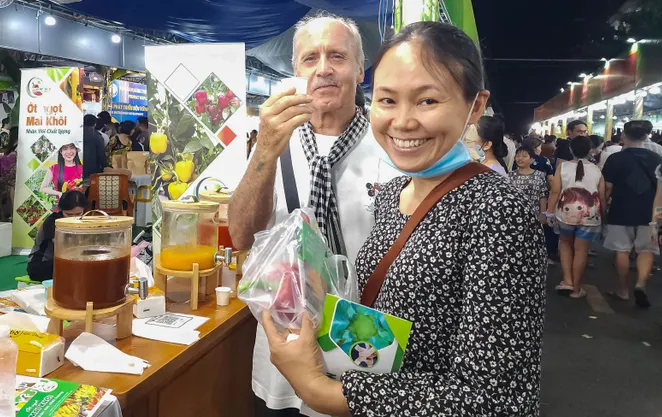 "Đã mắt, ấm bụng" tại phiên chợ nông sản Bình Đông