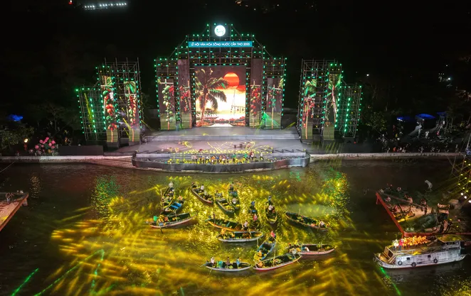 “Cần Thơ - Sắc màu sông nước” biến không gian quen thuộc thành đại tiệc thị giác