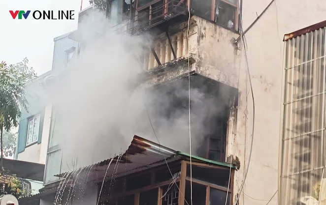 Hiện trường vụ cháy trên phố Hàng Mã (Hà Nội)