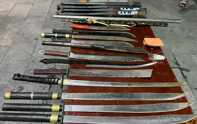 TP Hồ Chí Minh: 19 thanh thiếu niên mang hung khí nguy hiểm hỗn chiến trong đêm