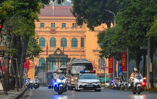 Hàng trăm phương tiện tổng duyệt phương án dẫn đoàn đại biểu dự Đại hội Đảng toàn quốc