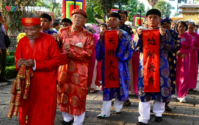 Người dân TP Hồ Chí Minh nô nức tham dự lễ Khai hạ - Cầu an