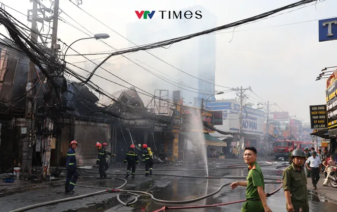 TP Hồ Chí Minh: Cháy 4 căn nhà liền kề trên đường Đỗ Xuân Hợp