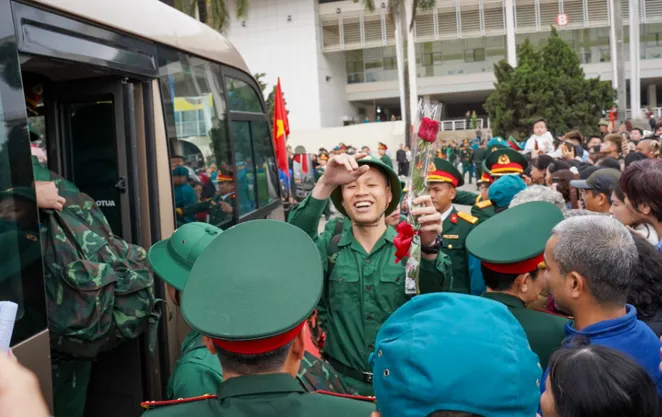 Không khí phấn khởi tại lễ giao nhận quân của Khu vực phòng thủ số 3 Hà Nội