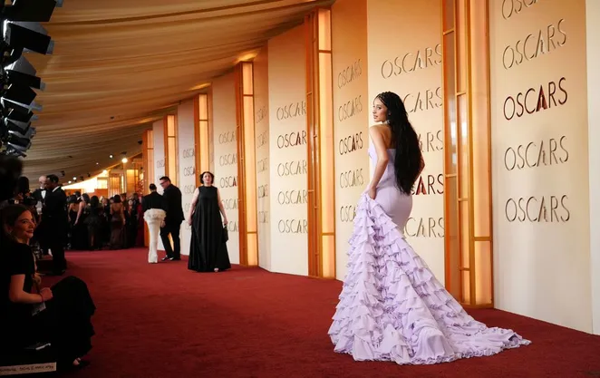 Tài tử, minh tinh lộng lẫy trên thảm đỏ Oscars 2026