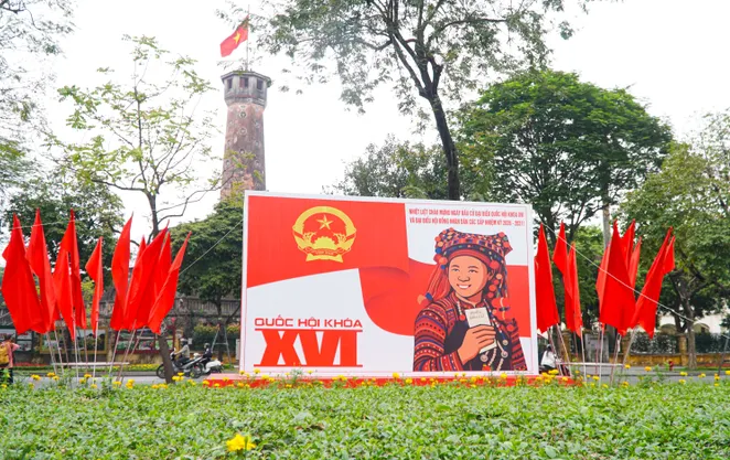 Thủ đô Hà Nội rực rỡ cờ hoa trong ngày hội toàn dân đi bầu cử