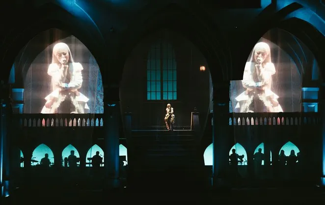 Live concert của Phùng Khánh Linh: Đi qua những hoài nghi để thăng hoa cùng âm nhạc