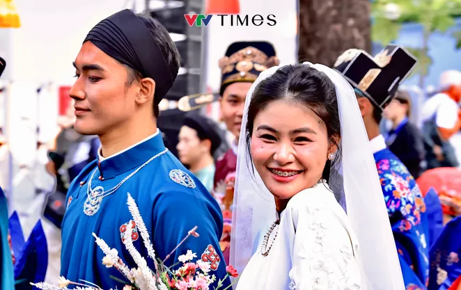 1.000 bạn trẻ khoác Việt phục xuống phố tại Ngày hội Tóc Xanh Vạt Áo