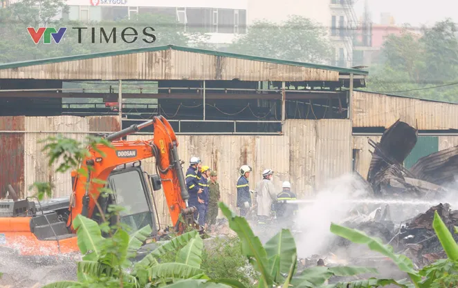 Xuyên đêm dập tắt đám cháy lớn ở xưởng gỗ đối diện Bệnh viện K Tân Triều