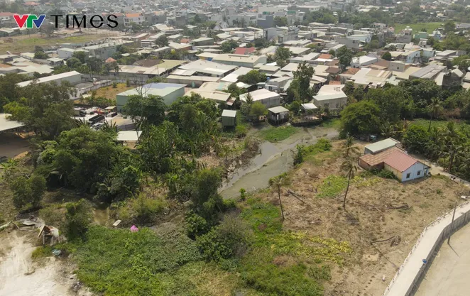 Bãi tập kết sát nhà ở Đồng Nai: Cuộc sống người dân bị xáo trộn