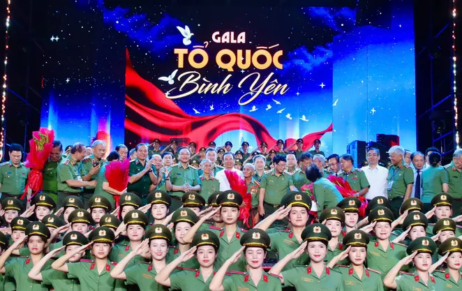 Đêm Gala “Tổ quốc bình yên”: Bản hùng ca dưới mưa và sức mạnh từ lòng dân