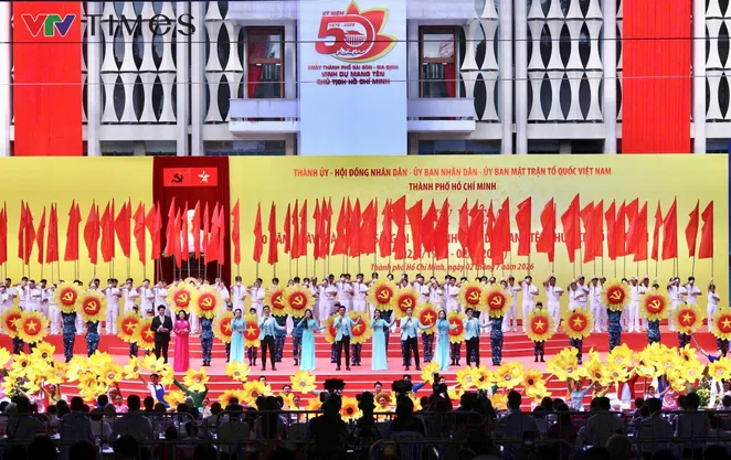 TP Hồ Chí Minh - 50 năm sáng mãi tên Người