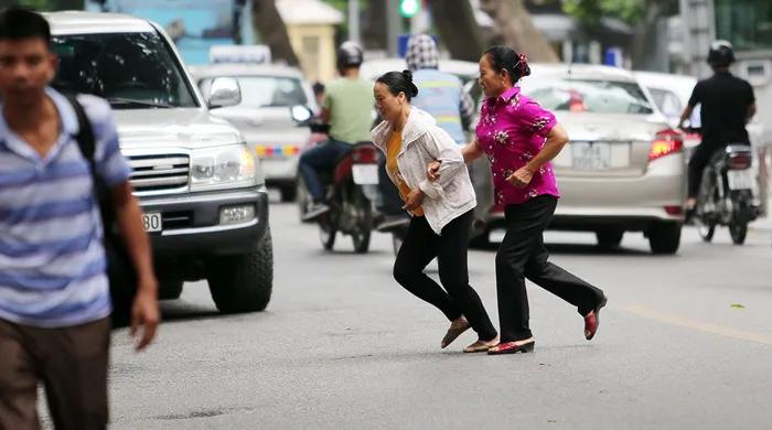 Để hầm, cầu đi bộ không thành “đường vòng”, cần giải pháp căn cơ