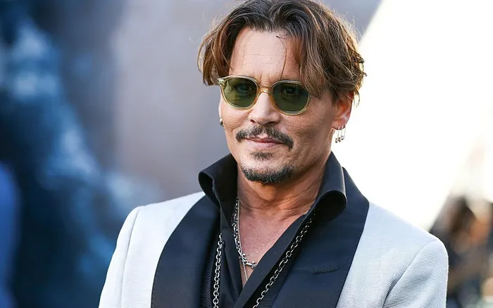 Phim mới của Johnny Depp bị lùi lịch chiếu sau bê bối bạo hành