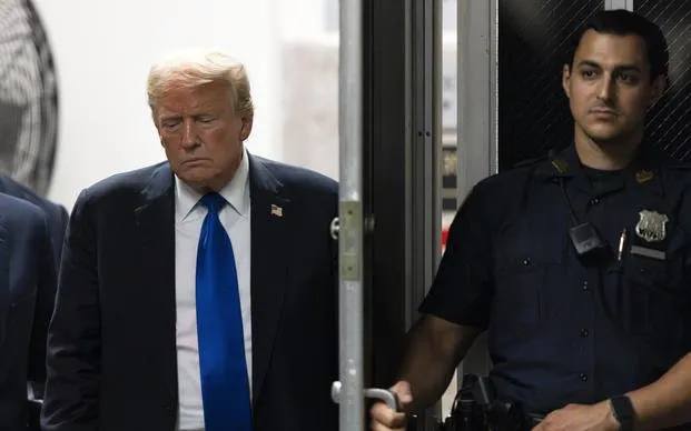 NÓNG: Ông Donald Trump trở thành cựu Tổng thống Mỹ đầu tiên bị kết tội hình  sự