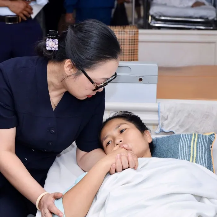 Cô giáo cứu trẻ khỏi xe tải được Bộ trưởng GD&ĐT tặng Bằng khen