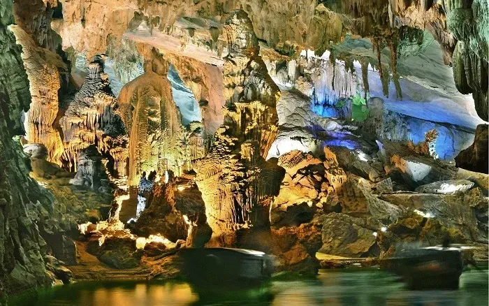 Vẻ đẹp kỳ vĩ của hang động Quảng Bình qua góc nhìn du khách quốc tế