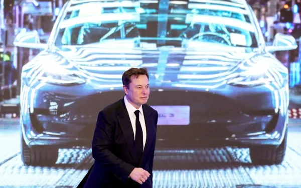 Elon Musk thừa nhận hàng triệu xe Tesla đời cũ không thể dùng tính năng tự lái hoàn toàn