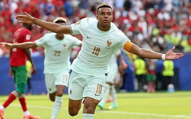 Với chiến thắng 2-0 tuyển Pháp vượt Morocco để giành vé vào bán kết World Cup 2026