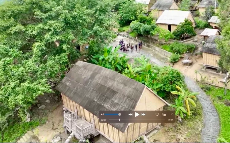 Trường Sơn vạn dặm: Du lịch từ nếp nhà