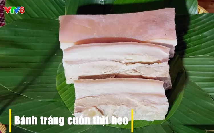 Ẩm thực độc đáo: Bánh tráng cuốn thịt heo🌶️🥬 