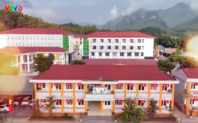 Dấu ấn lịch sử: Trang mới nơi vùng biên 🏫🌱  
