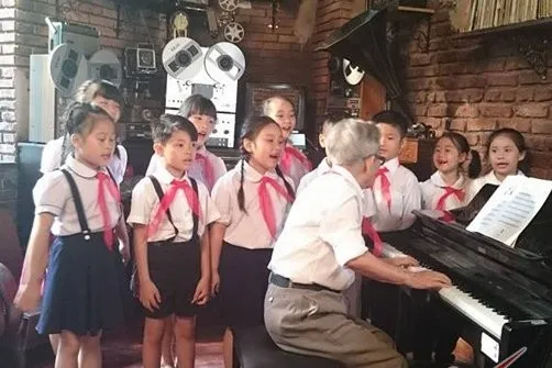 1.250 thiếu nhi hát bài “Ai yêu Bác Hồ Chí Minh hơn thiếu niên nhi đồng”