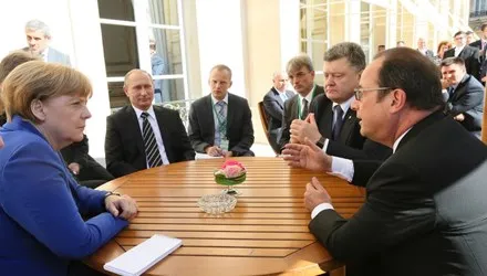 Hội nghị thượng đỉnh về Ukraine tại Paris: Các bên bắt đầu rút vũ khí hạng nhẹ