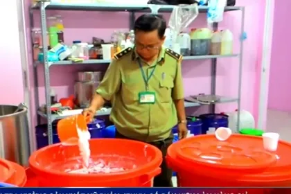 Kiểm tra xưởng sản xuất mỹ phẩm Jenny có dấu hiệu làm hàng giả