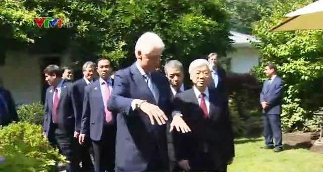 Tổng Bí thư thăm gia đình nguyên Tổng thống Bill Clinton