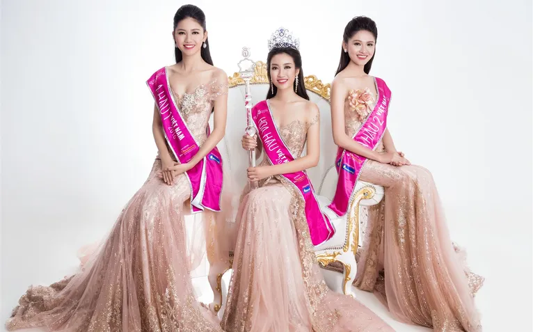 Diện trang phục dạ hội, Hoa hậu Mỹ Linh tỏa sáng bên hai Á hậu