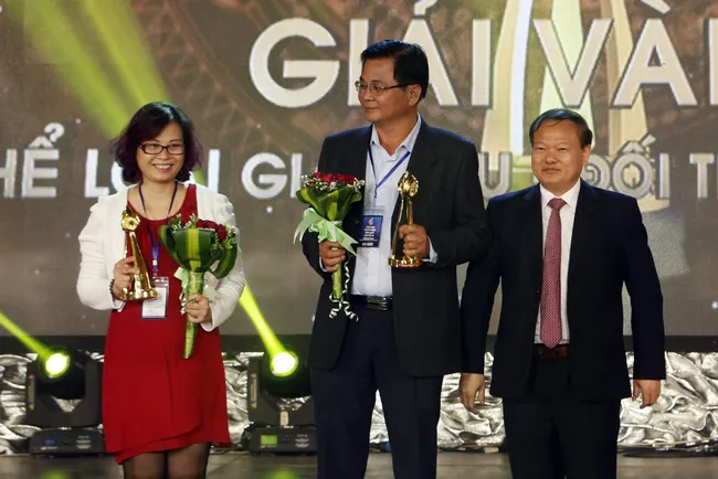 "Thành phố Hồ Chí Minh - Rực rỡ tên vàng" là tác phẩm công phu về tính nghệ thuật