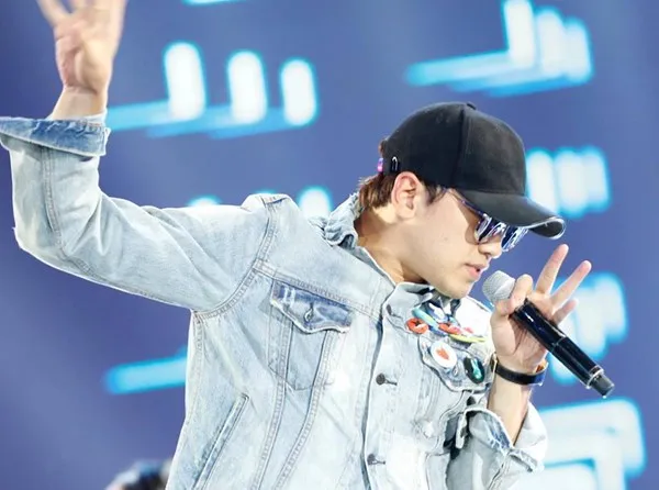 Bi Rain mang mưa tới sân khấu CK Hoa hậu Việt Nam 2016